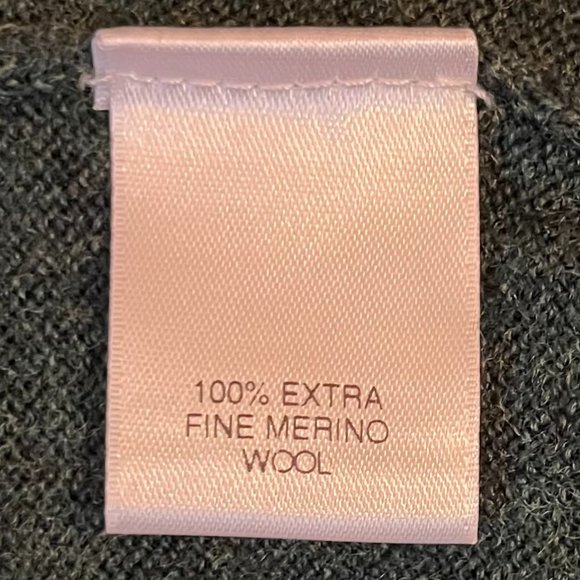 Turnbury Extra Fine MERINO WOOL SWEATER - Picture 4 of 4